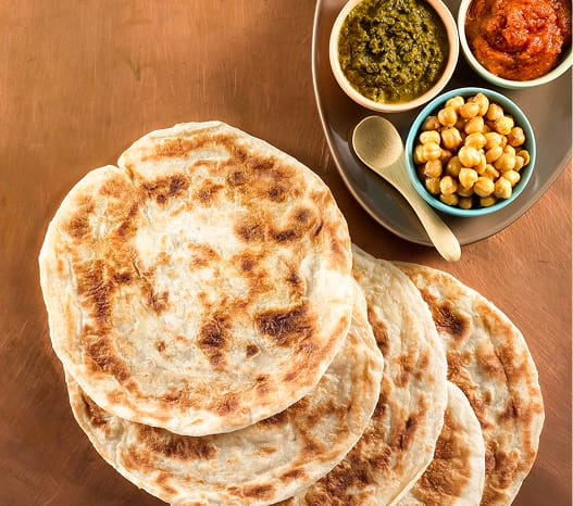 happy-financial-advisor-having-a-meeting-with-her-2023-11-27-05-02-21-utc